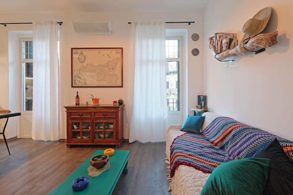 La Casuzza Del Borgo - Porto - Politeama Apartment Palermo Bagian luar foto