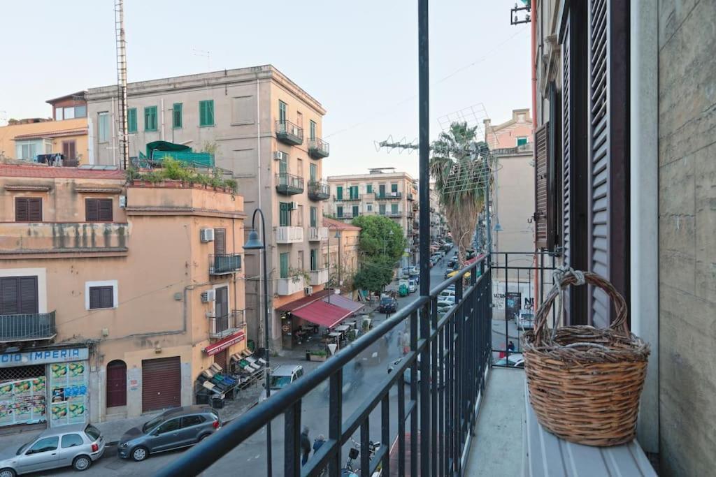 La Casuzza Del Borgo - Porto - Politeama Apartment Palermo Bagian luar foto