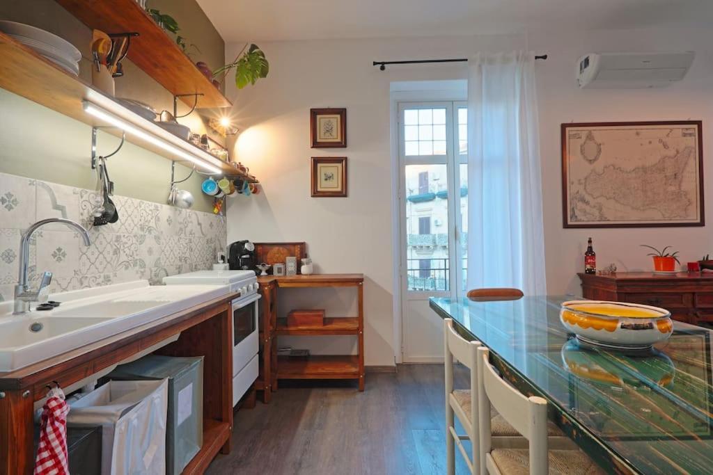 La Casuzza Del Borgo - Porto - Politeama Apartment Palermo Bagian luar foto