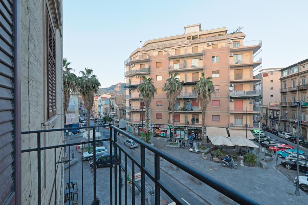 La Casuzza Del Borgo - Porto - Politeama Apartment Palermo Bagian luar foto